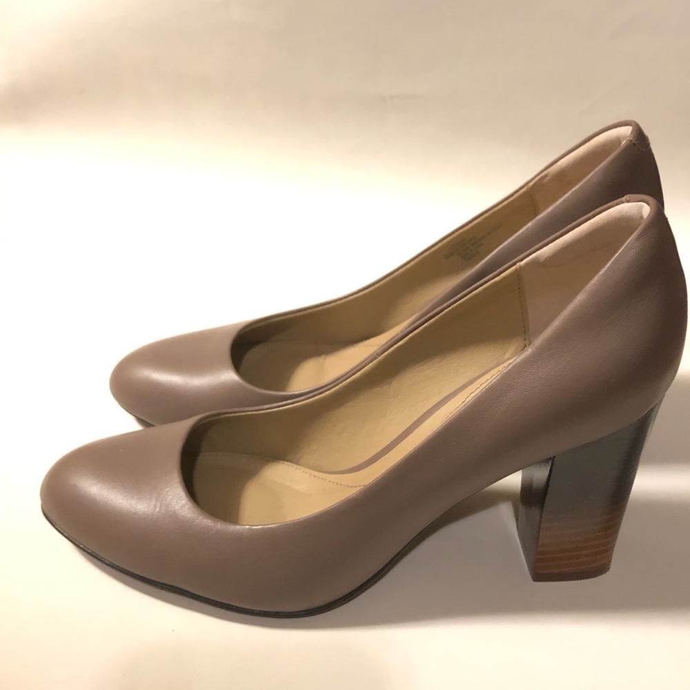 Isola Taupe Pumps